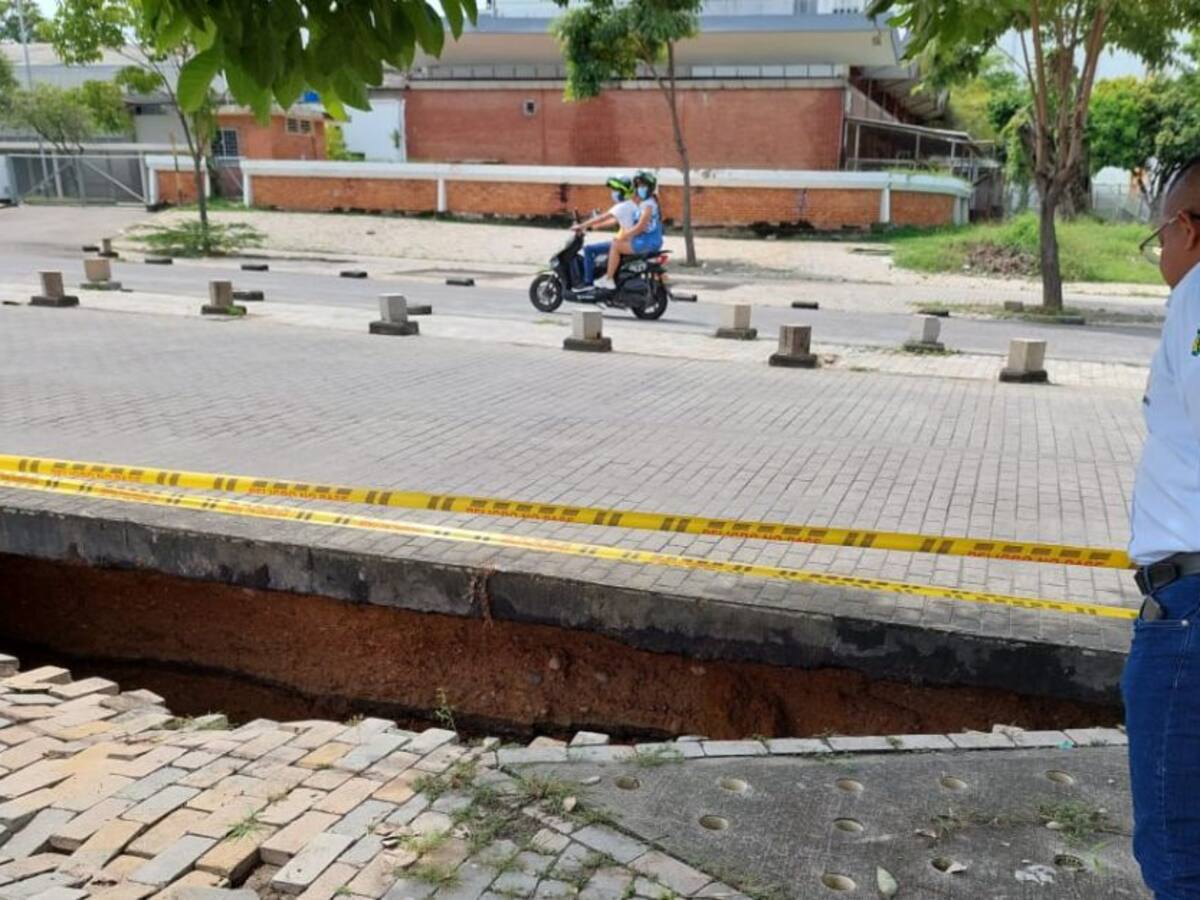 Lluvias erosionaron vía en el Cristo Petrolero