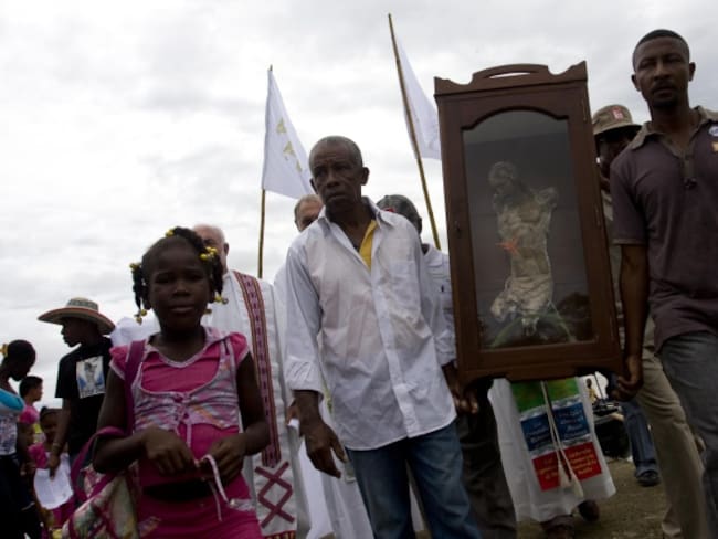 Santos asiste a celebración religiosa con sobrevivientes de masacre de Bojayá