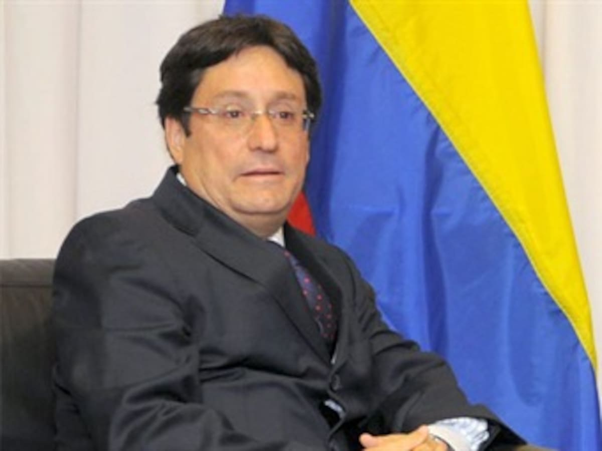 Partido Conservador le dice a Pacho Santos que no se meta en asuntos de la colectividad