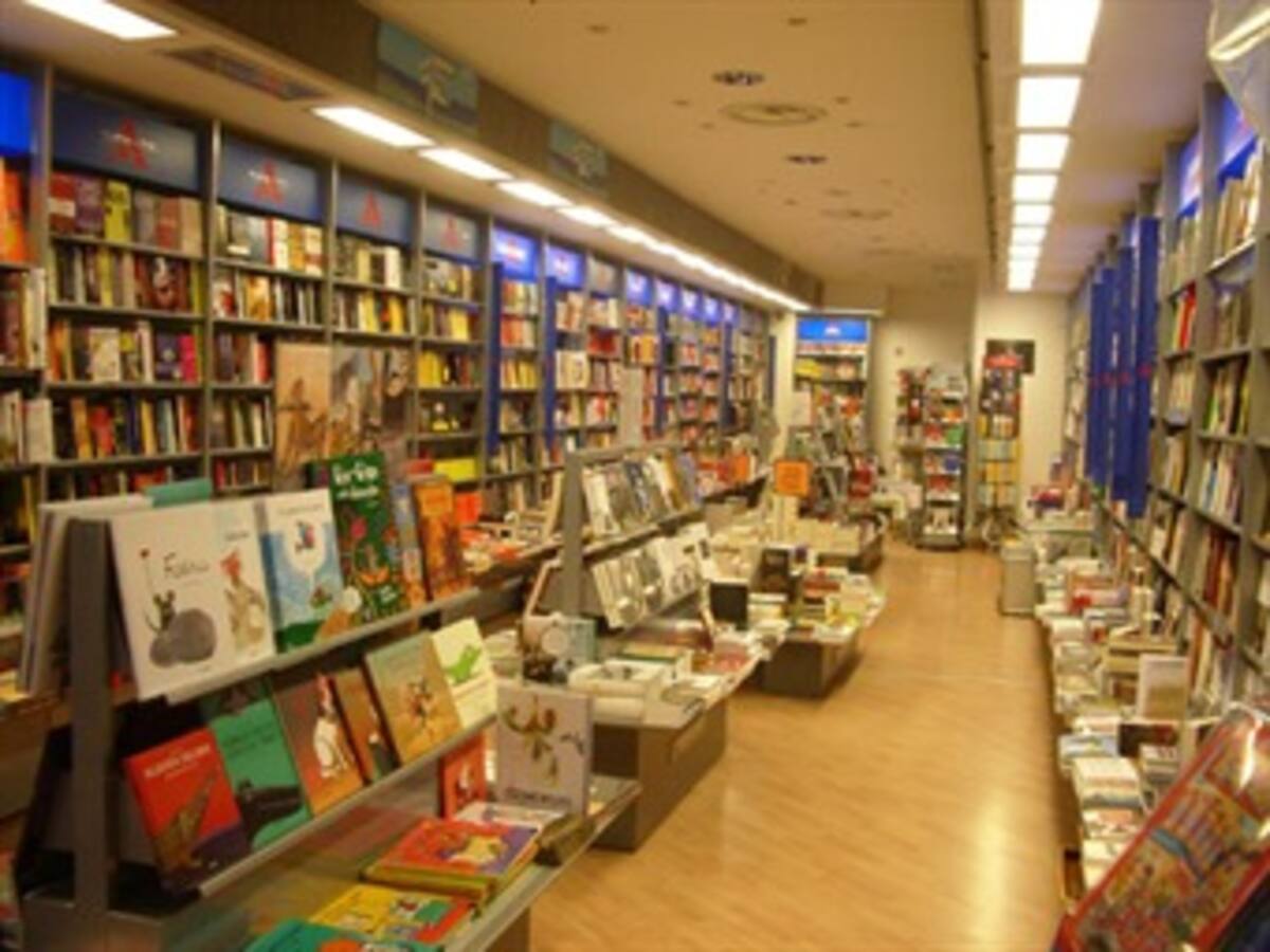 Paulo Coelho vuelve a las lisas de los libros más vendidos