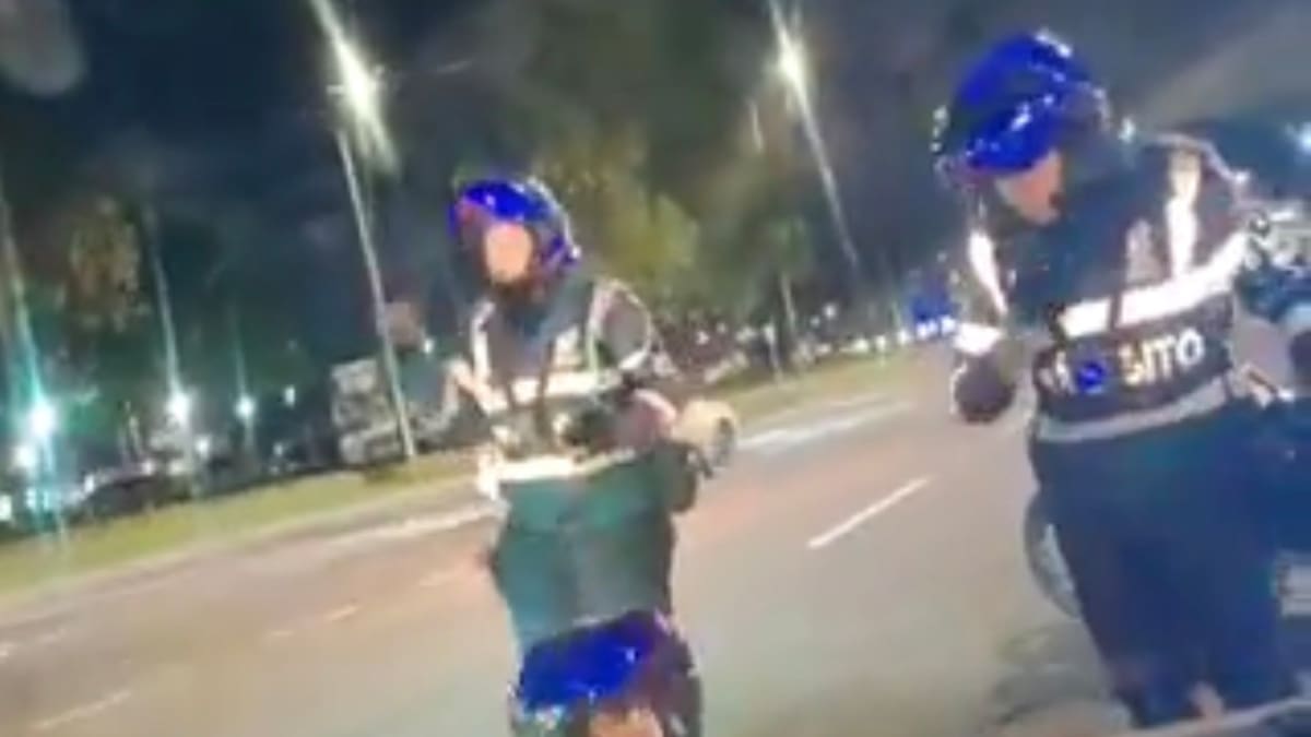 Taxista habría arrollado a agente de tránsito en Bogotá tras comparendo por mal parqueado