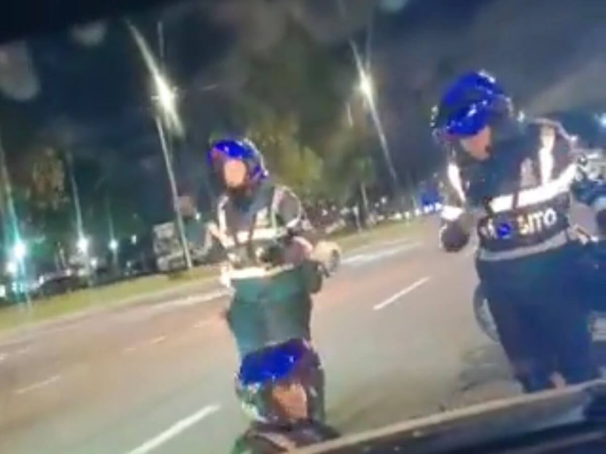 Taxista habría arrollado a agente de tránsito en Bogotá tras comparendo por mal parqueado