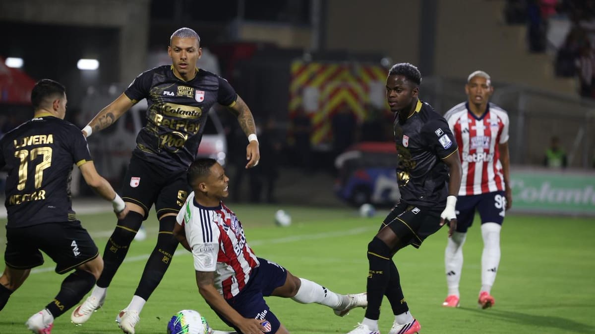 Santa Fe le quita al Junior la victoria sobre el final: resumen del empate en Barranquilla