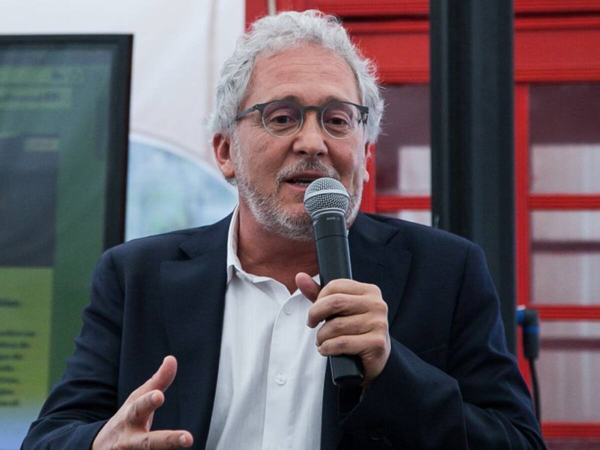 Polémica por columna de Héctor Abad sobre clase media