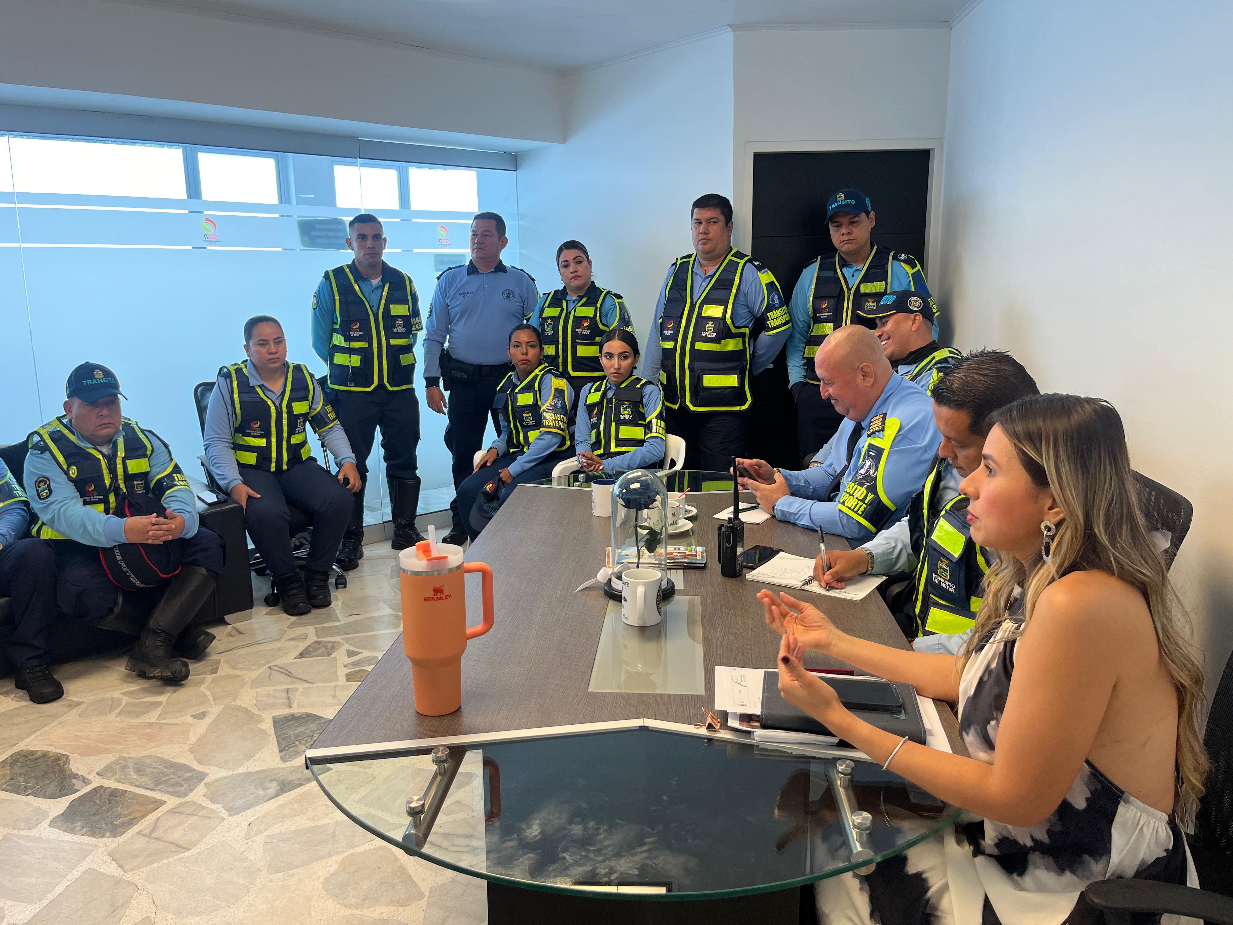 la contratación de 20 agentes de tránsito en Neiva. Foto Alcaldía de Neiva