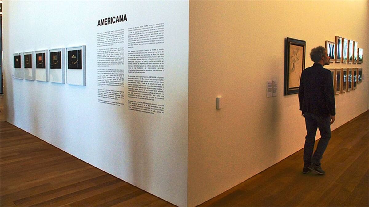 Uno de los elementos distintivos del edificio son los "jardines colgantes" cilíndricos, en los que, usando técnicas de horticultura, han sido plantadas especies tropicales capaces de resistir e intenso sol de la zona, así como su clima tormentoso. Estos jardines sirven para regular la temperatura dentro del edificio reduciendo el impacto del sol.