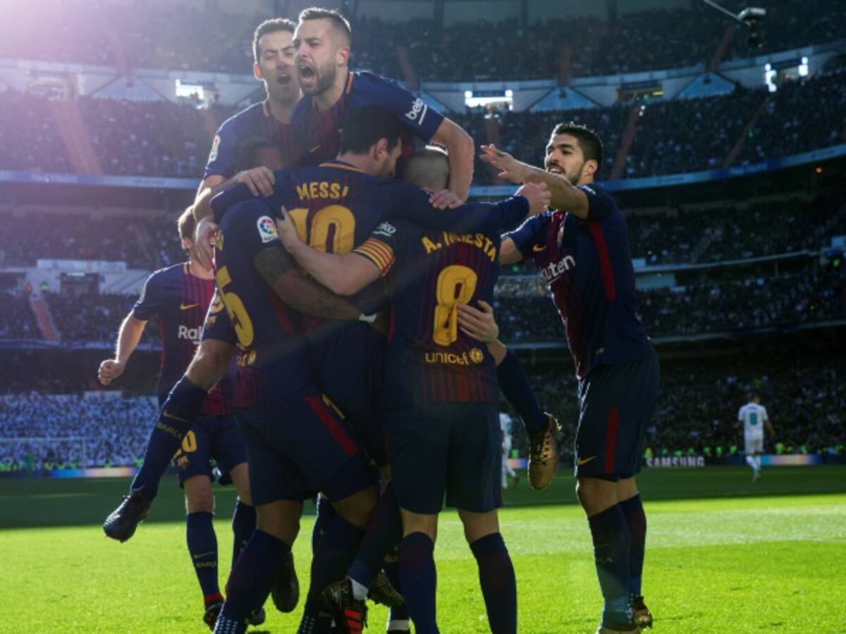 Barcelona aplasta al Real Madrid en su campo y prácticamente sentencia la Liga