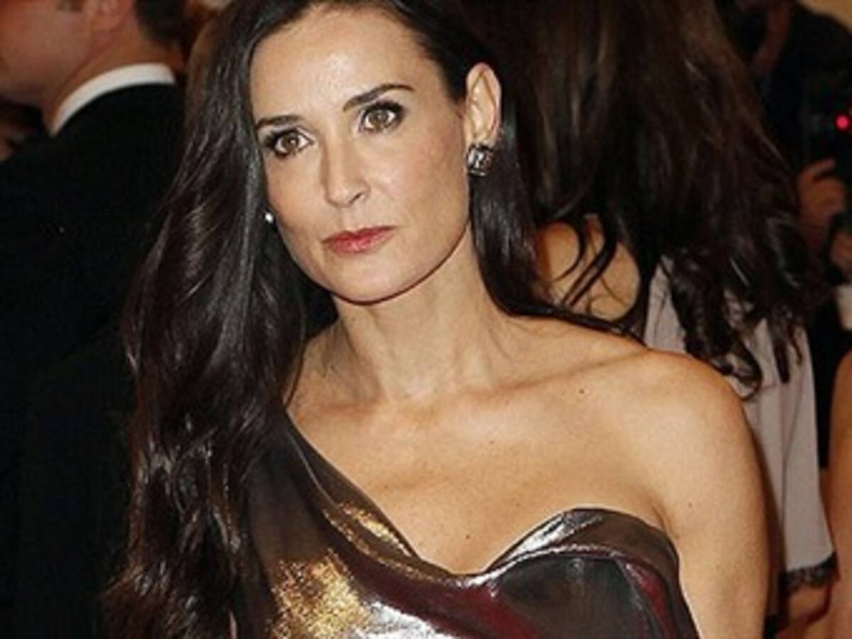 Demi Moore 'fumó algo y tiene convulsiones' según llamada de urgencia al 911