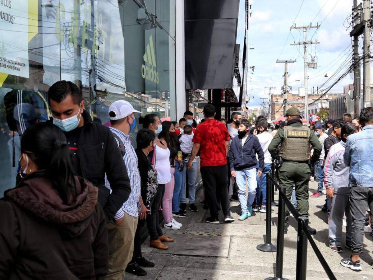 Los tres días sin IVA se desarrollarían en octubre y noviembre: MinHacienda