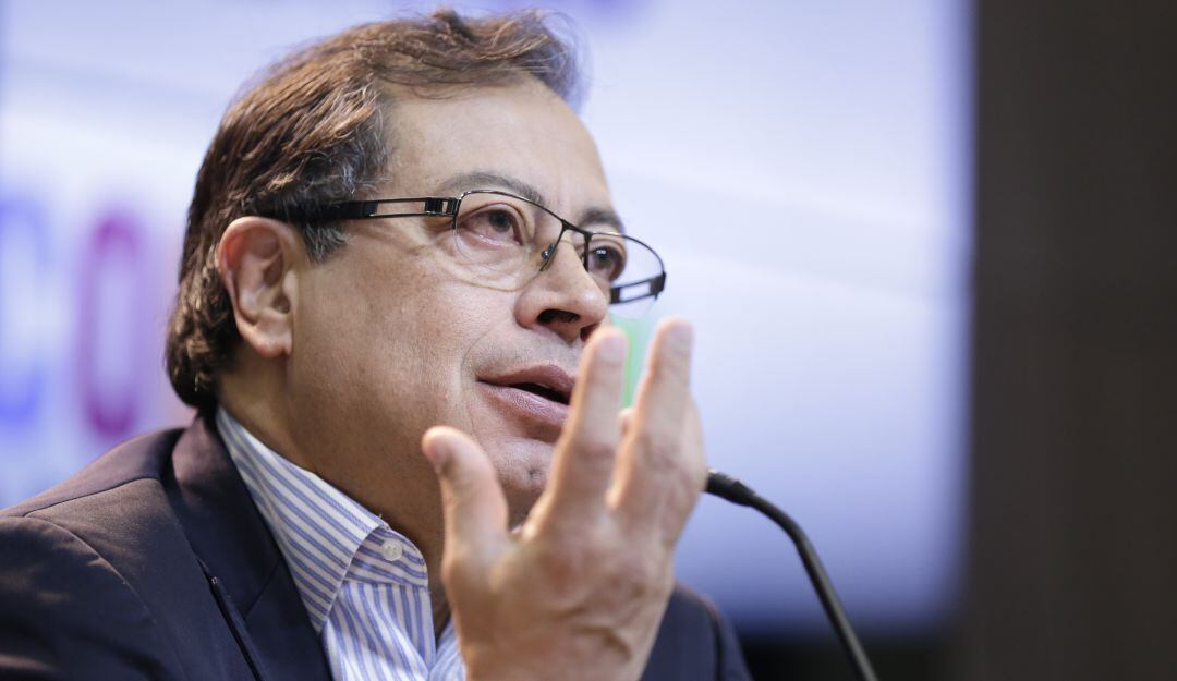 El líder de la Colombia Humana pidió a la bancada en el Concejo analizar la posibilidad de declararse en oposición al Gobierno de Claudia López