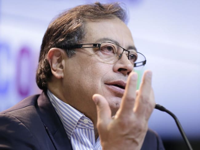 El líder de la Colombia Humana pidió a la bancada en el Concejo analizar la posibilidad de declararse en oposición al Gobierno de Claudia López