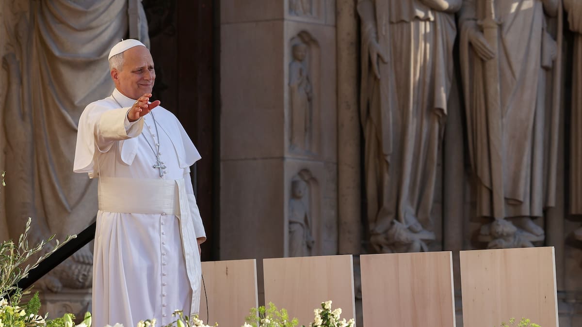 El papa León XIV pidió desde Notre Dame, en París, una Iglesia abierta que acoja al extranjero