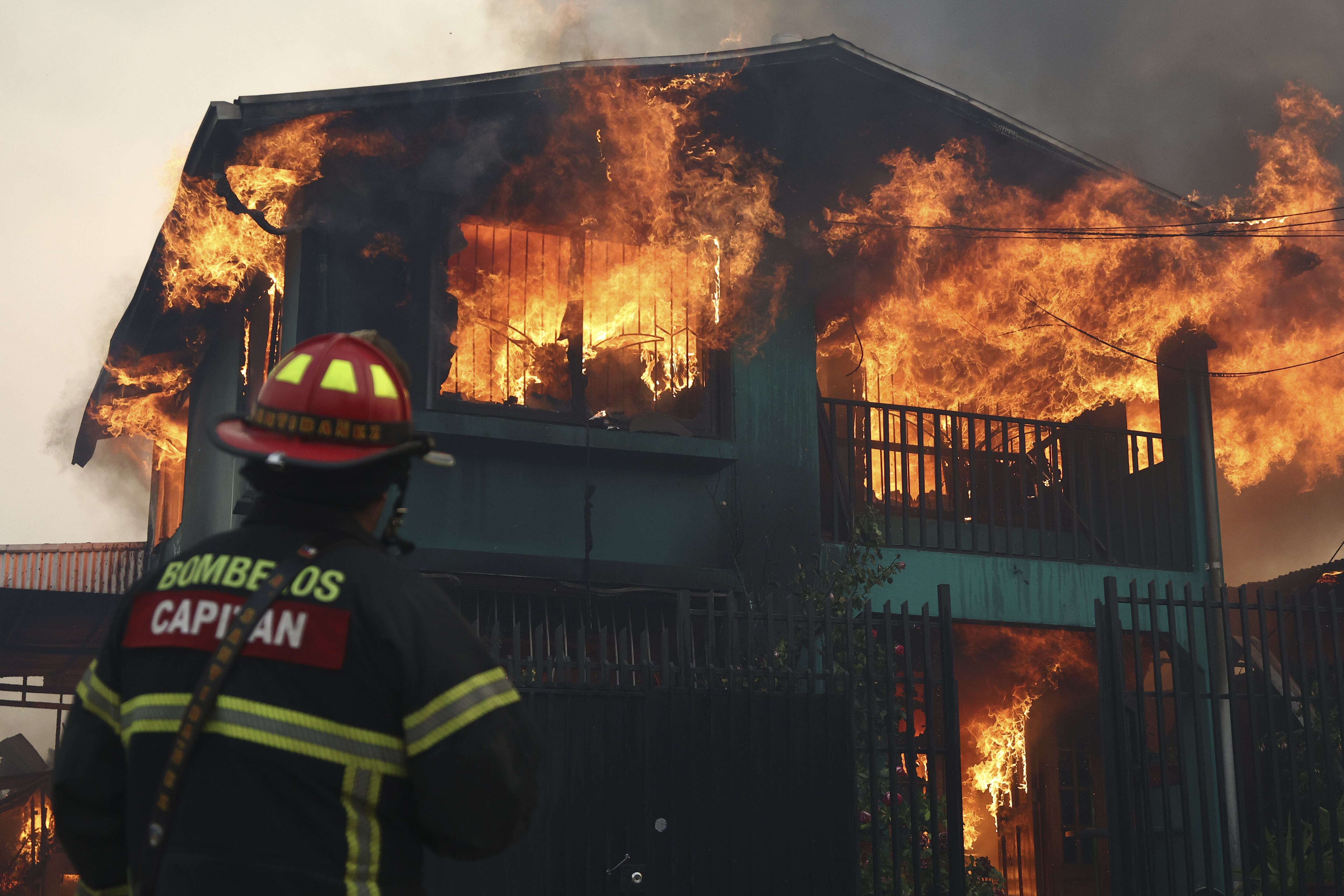 PENCO, CHILE - JANUARY 18: A view of the damage caused by the destruction of homes following a wildfire that affected the municipality of Penco, Chile, on January 18, 2026. Chilean President Gabriel Boric declared a state of emergency on Sunday in the Nuble and Biobio regions, in the south-central part of the country, due to the fires that have burned approximately 10,000 hectares. (Photo by Lucas Aguayo Araos/Anadolu via Getty Images)