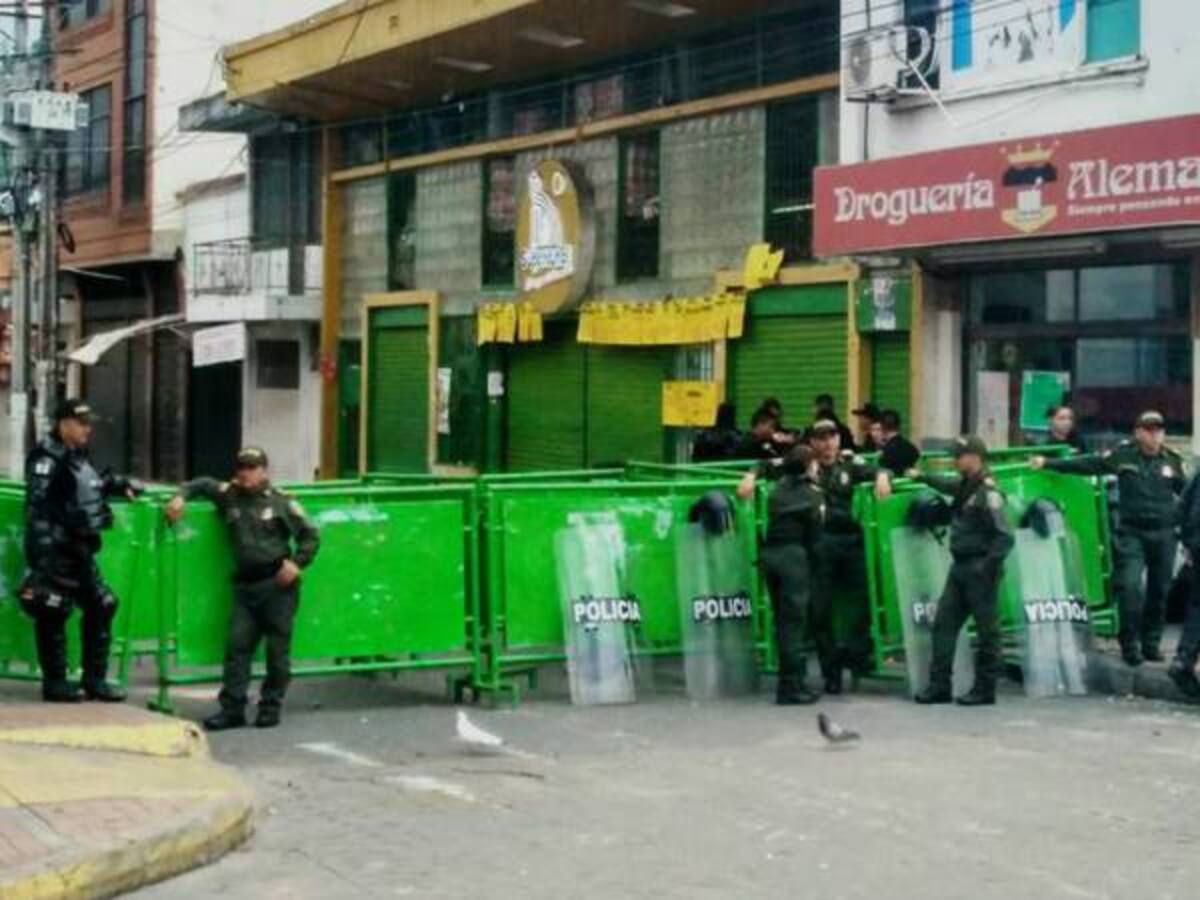 Tres poblaciones del Tolima amanecen con toque de queda