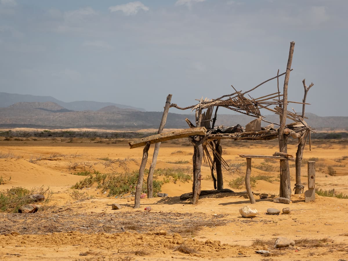 Mujeres y niños en Yotojoroshi deben recorrer diez kilómetros, a diario, para buscar agua