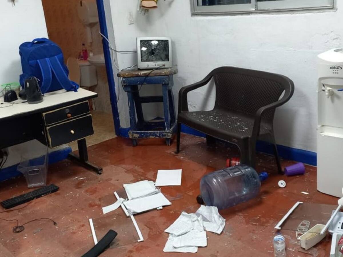 Infantería de Marina y ESMAD levantaron bloqueos en planta de Acuacar