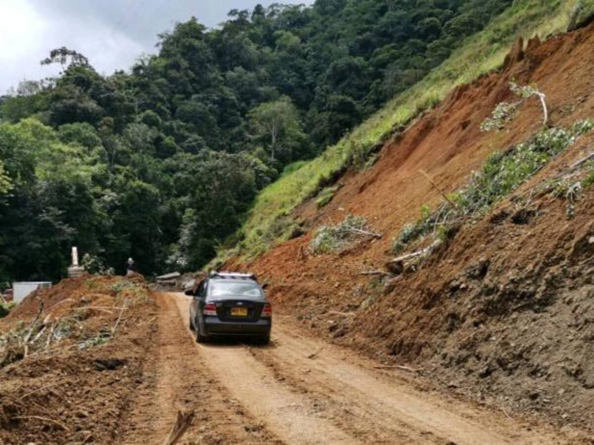 Comunidad indígena de Pueblo Rico solicita reparación de su única vía de comunicación