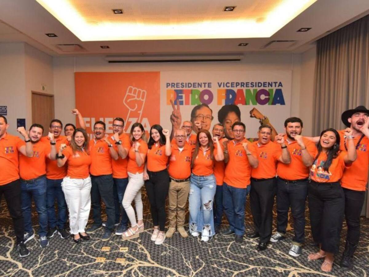 Gabinete de Caicedo renuncia y se adhiere a campaña de Gustavo Petro