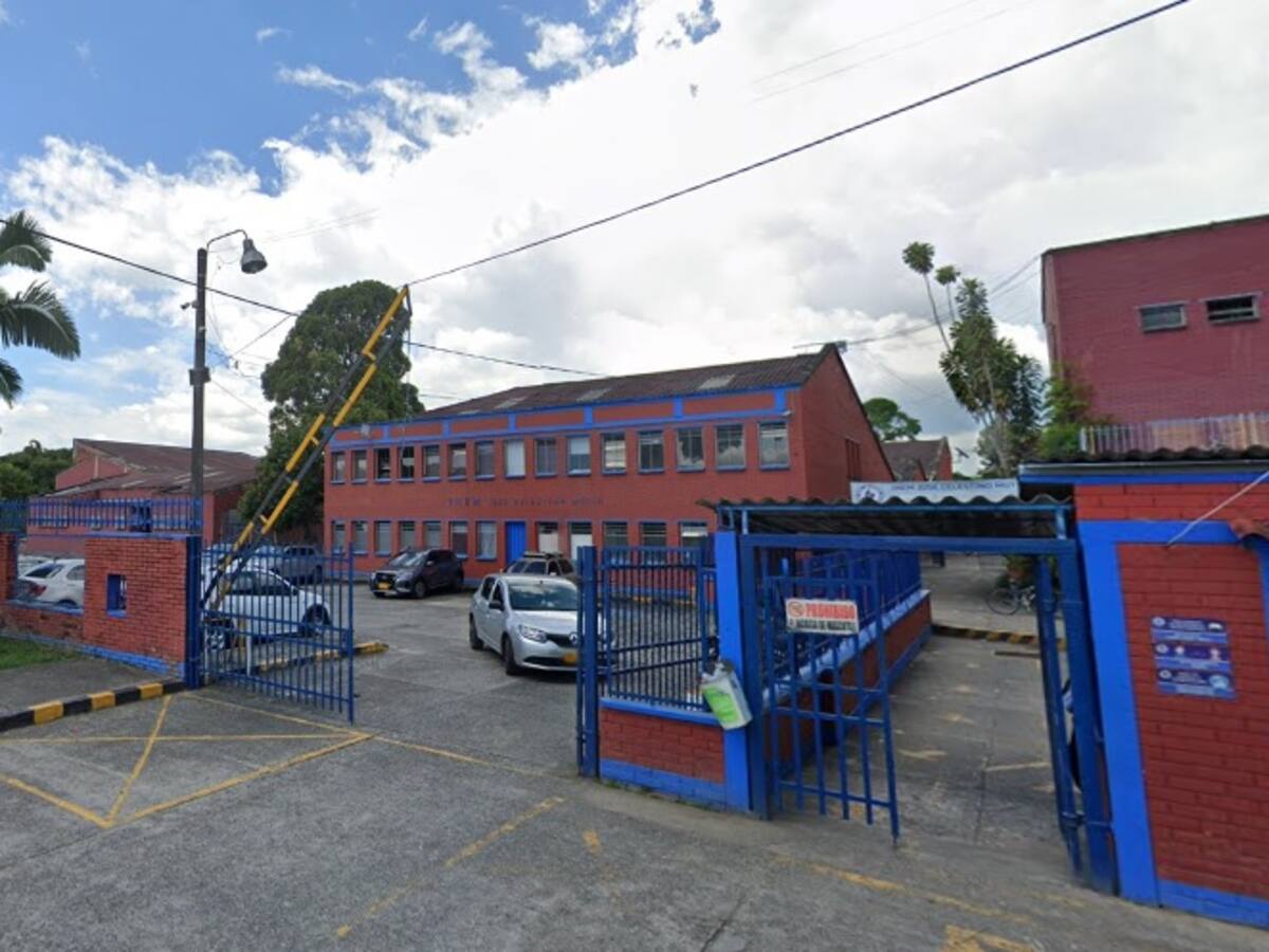 ¿Cuál es la situación que se presenta con el colegio Inem de Armenia?