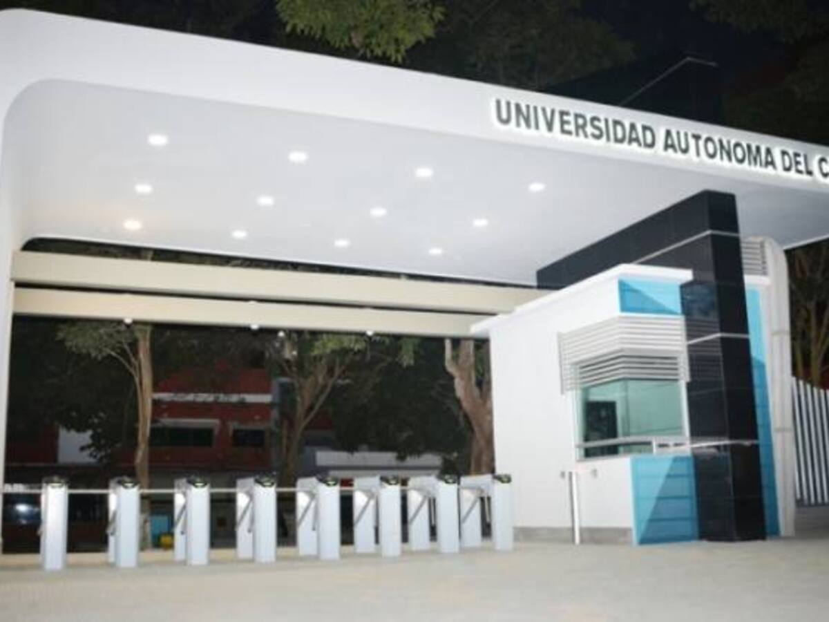 Millonarios contratos de empleados de la Uniautónoma en medio de la crisis