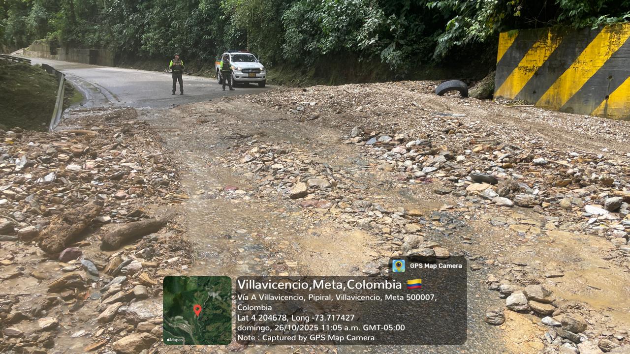 Antigua vía al Llano está cerrada por derrumbes en el km18+700. Foto: Policía Tránsito y Transporte.
