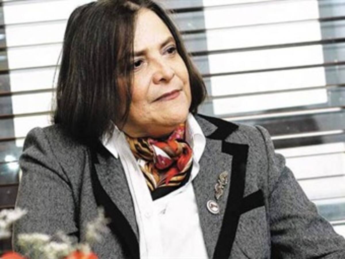 Clara López: 'Aquí hace falta la objetividad de un organismo de control'