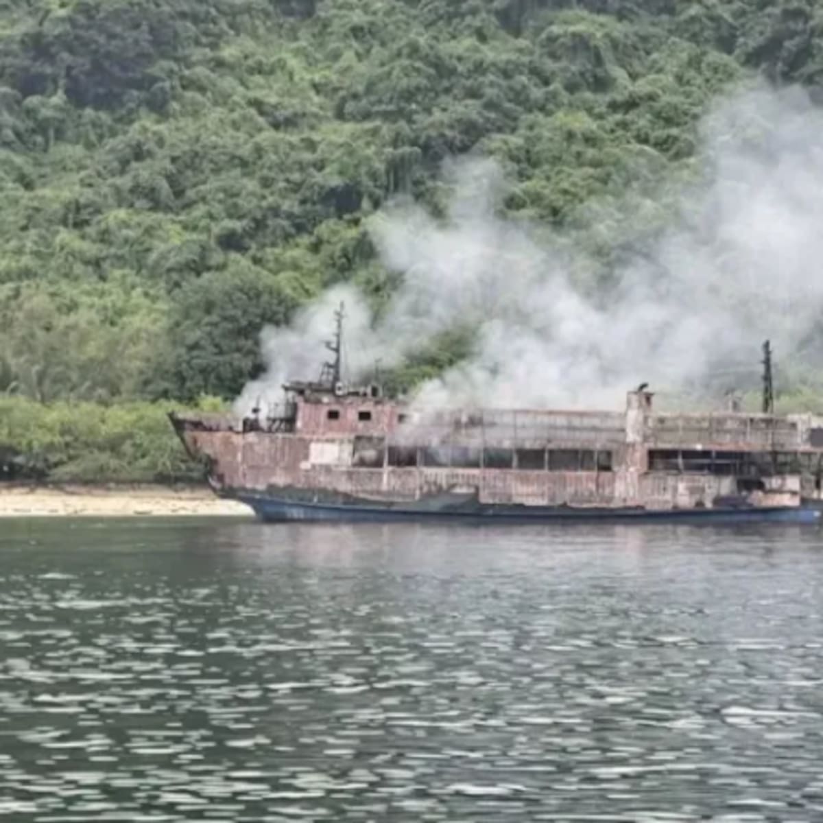Incendio en ferri en Filipinas deja cinco muertos y desaparecidos: rescatistas hallan restos humanos