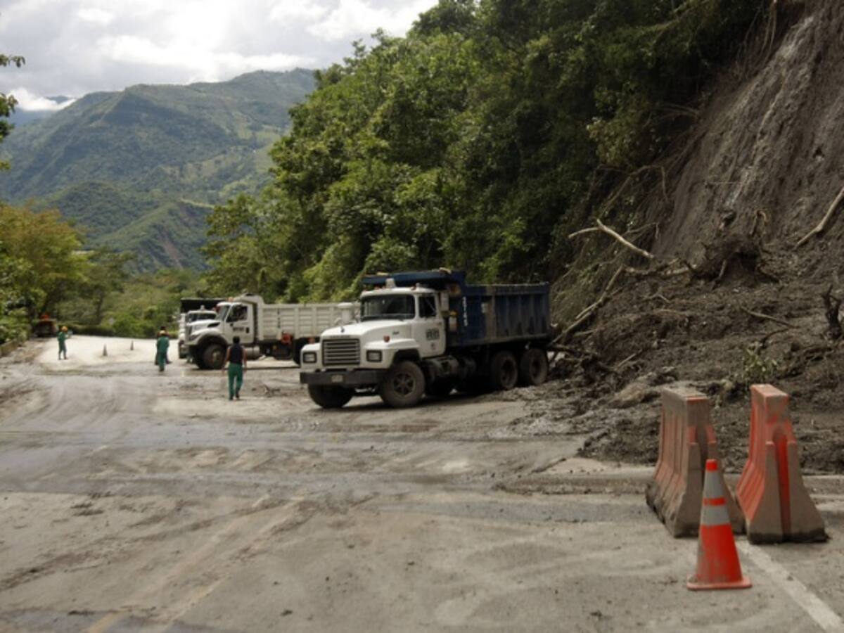 Cierres en dos vías de Cundinamarca por deslizamientos
