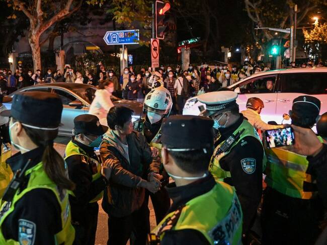 Detenciones durante protestas en China. (Foto: HECTOR RETAMAL/AFP via Getty Images)