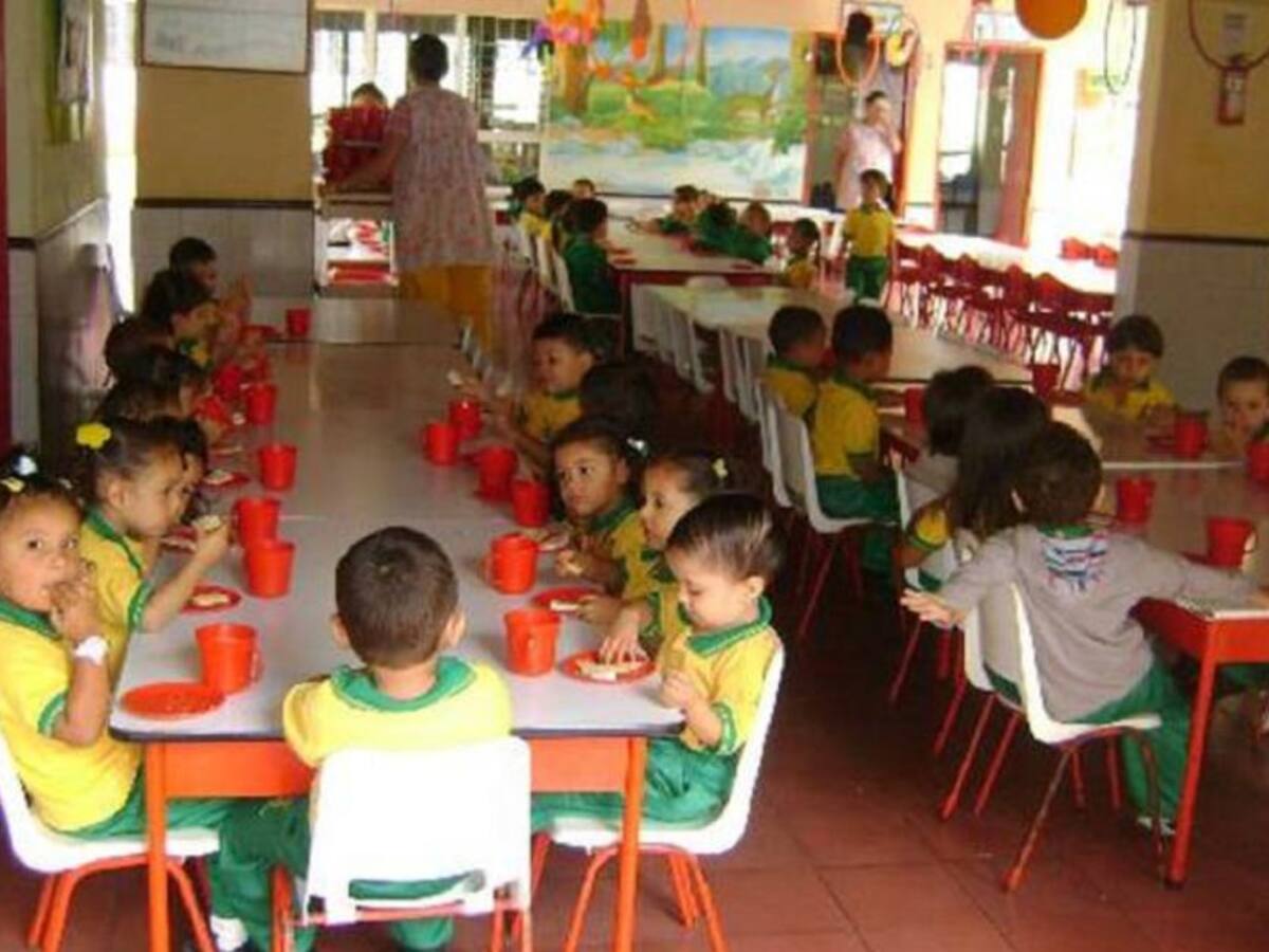 "Plantón" por cierre de más de 70 Hogares Infantiles en Cali
