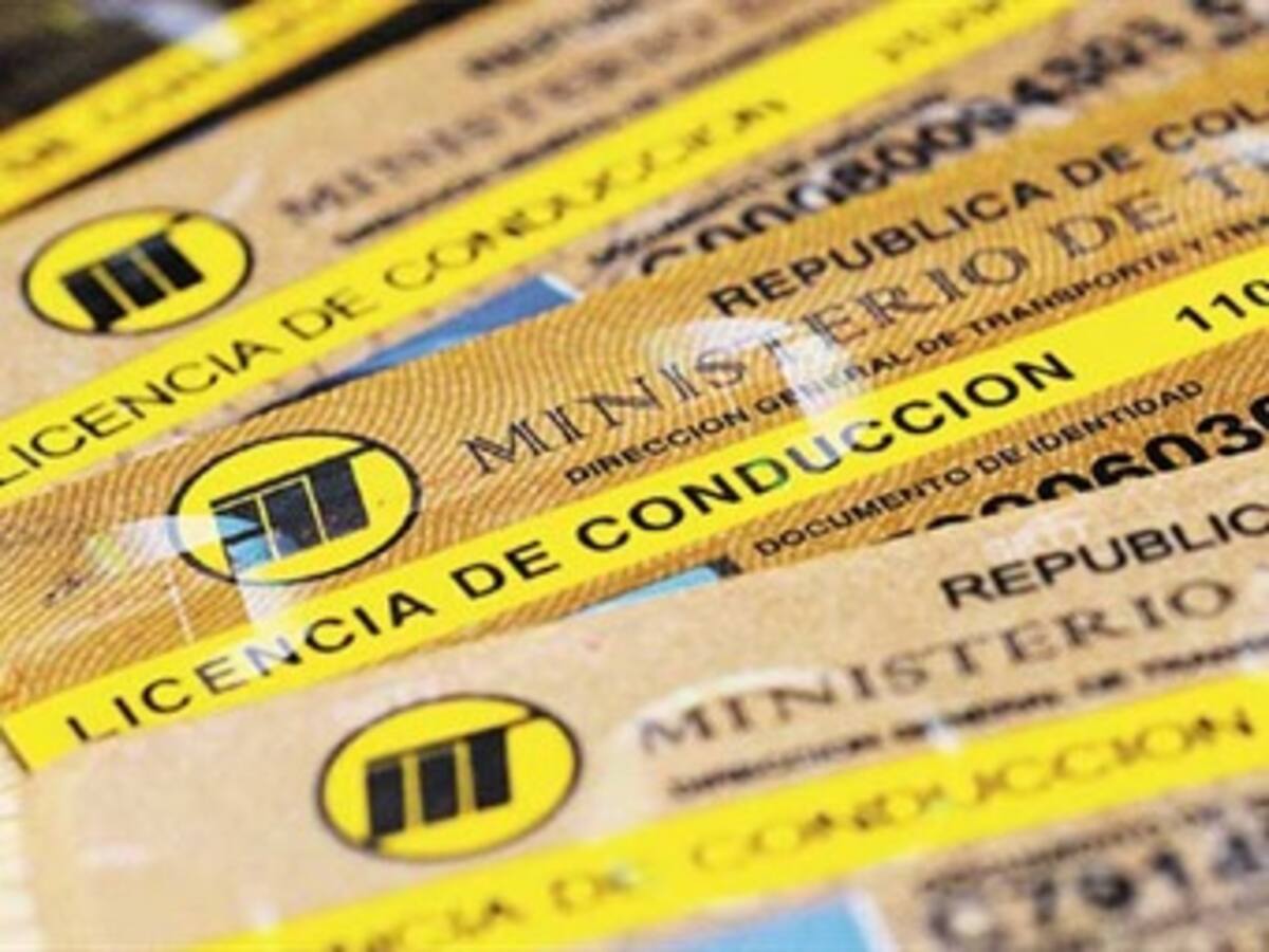 En 2 años se habrían expedido irregularmente 185.000 licencias de conducción: Contraloría