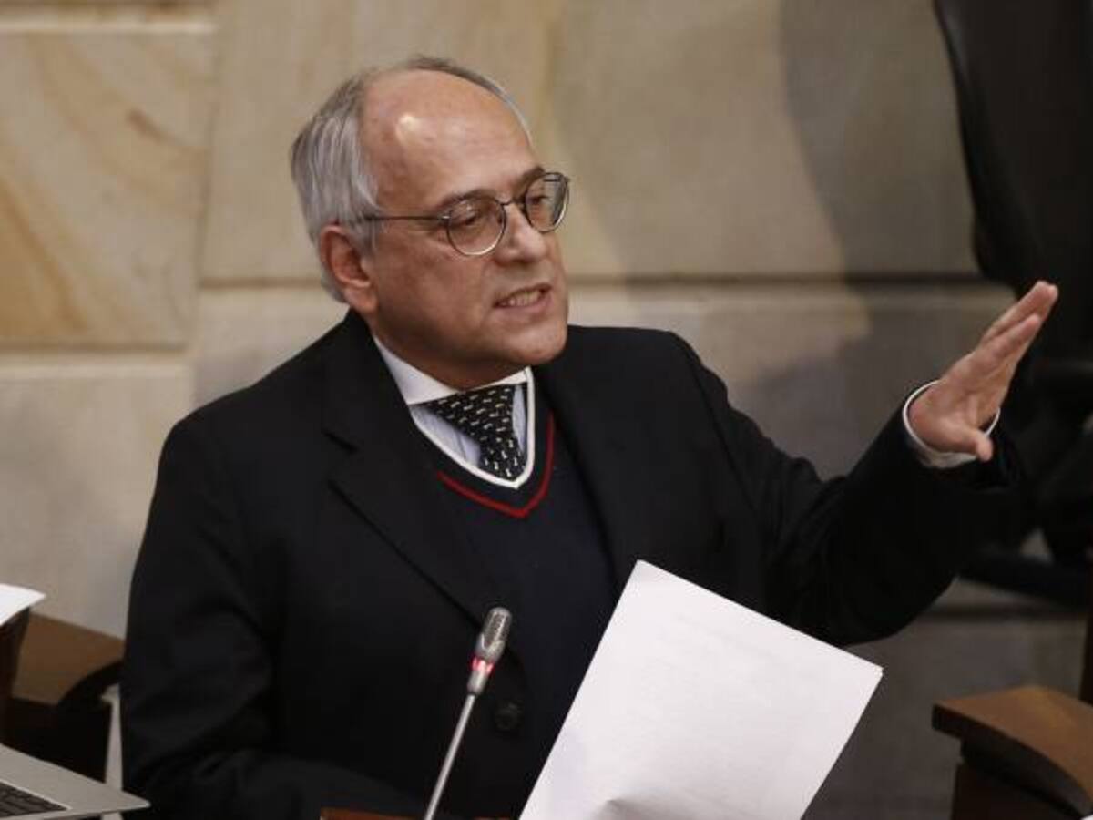 Corte Suprema de Justicia abre indagación preliminar a José Obdulio Gaviria
