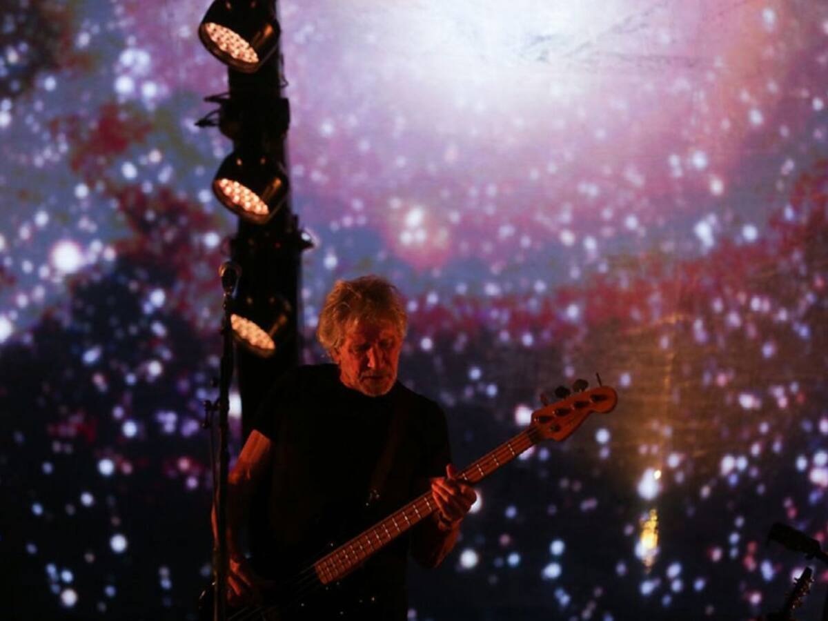 Durante su concierto Roger Waters se unió a lucha de los estudiantes