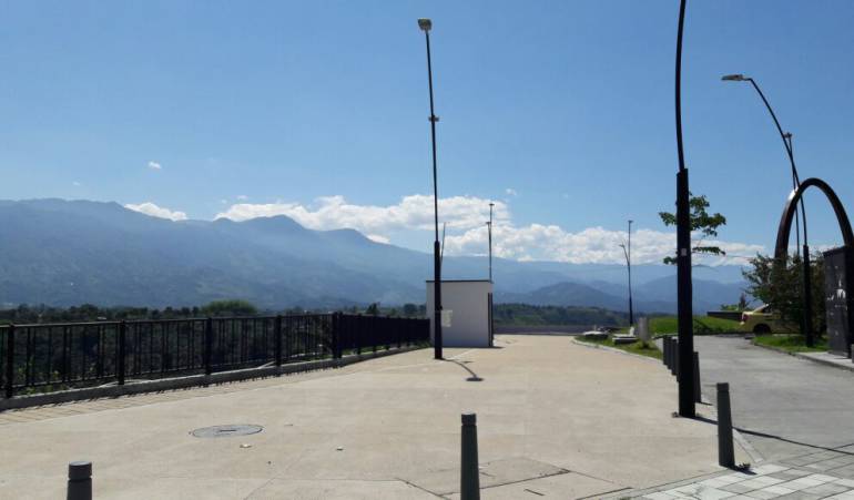 Desde las 5:20AM hasta las 9:00AM Toda la información local en Caracol Radio