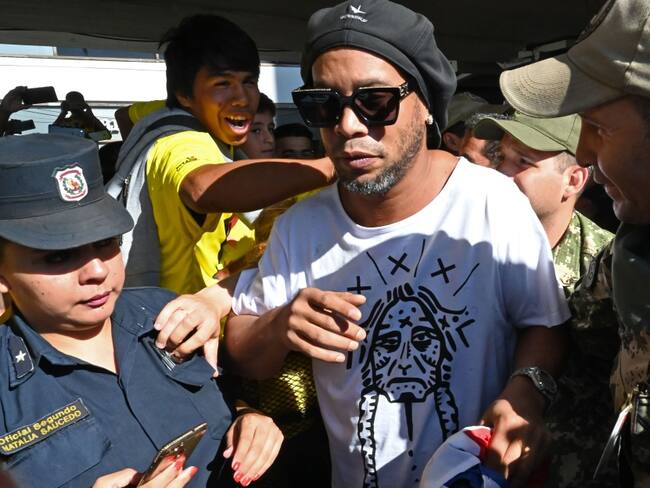 Ronaldinho declaró ante la Fiscalía tras ser detenido en Paraguay