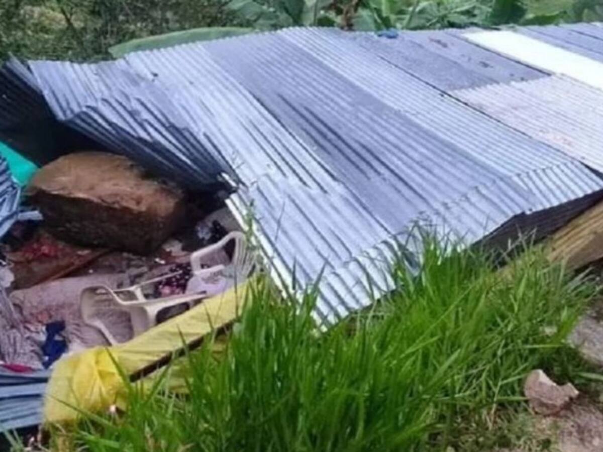 Tragedia familiar: dos niñas murieron tras la caída de una roca en su casa
