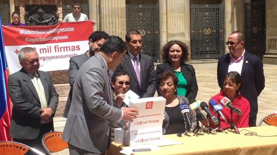 Radican proyecto de ley para reducir el salario de los congresistas. Foto: Crédito/ prensa Angélica Lozano.