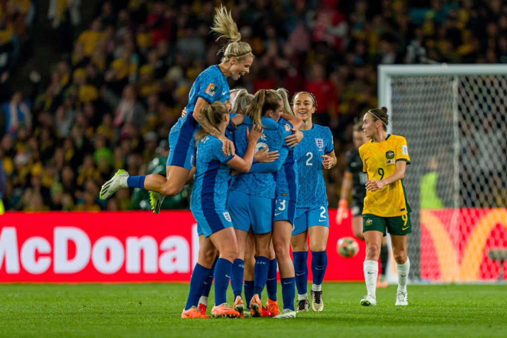 Inglaterra femenina tras ganar su partido de semifinales contra Australia en el Mundial femenino 2023. Foto: Andy Cheung/Getty Images.