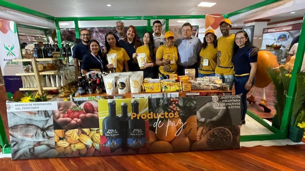 Productores de 'Charuco', bebida elaborada a base de cacao, caña de azúcar, borojó, banano y coco