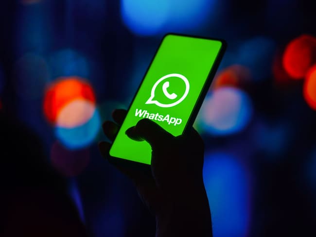 BRAZIL - 2022/10/17: In this photo illustration, the WhatsApp logo is displayed on a smartphone screen. (Photo Illustration by Rafael Henrique/SOPA Images/LightRocket via Getty Images)