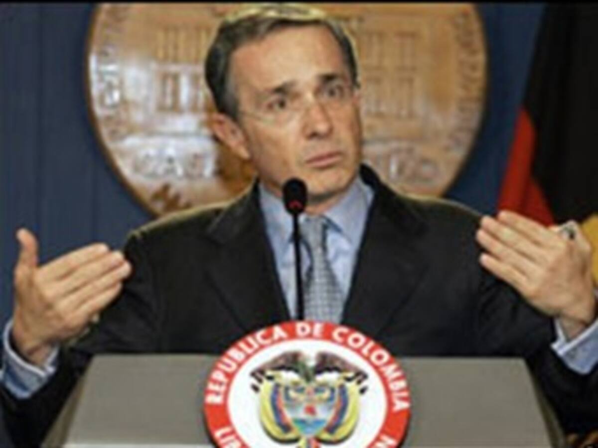 Congresistas no descartan que Uribe encabece lista al Senado de La U para 2014