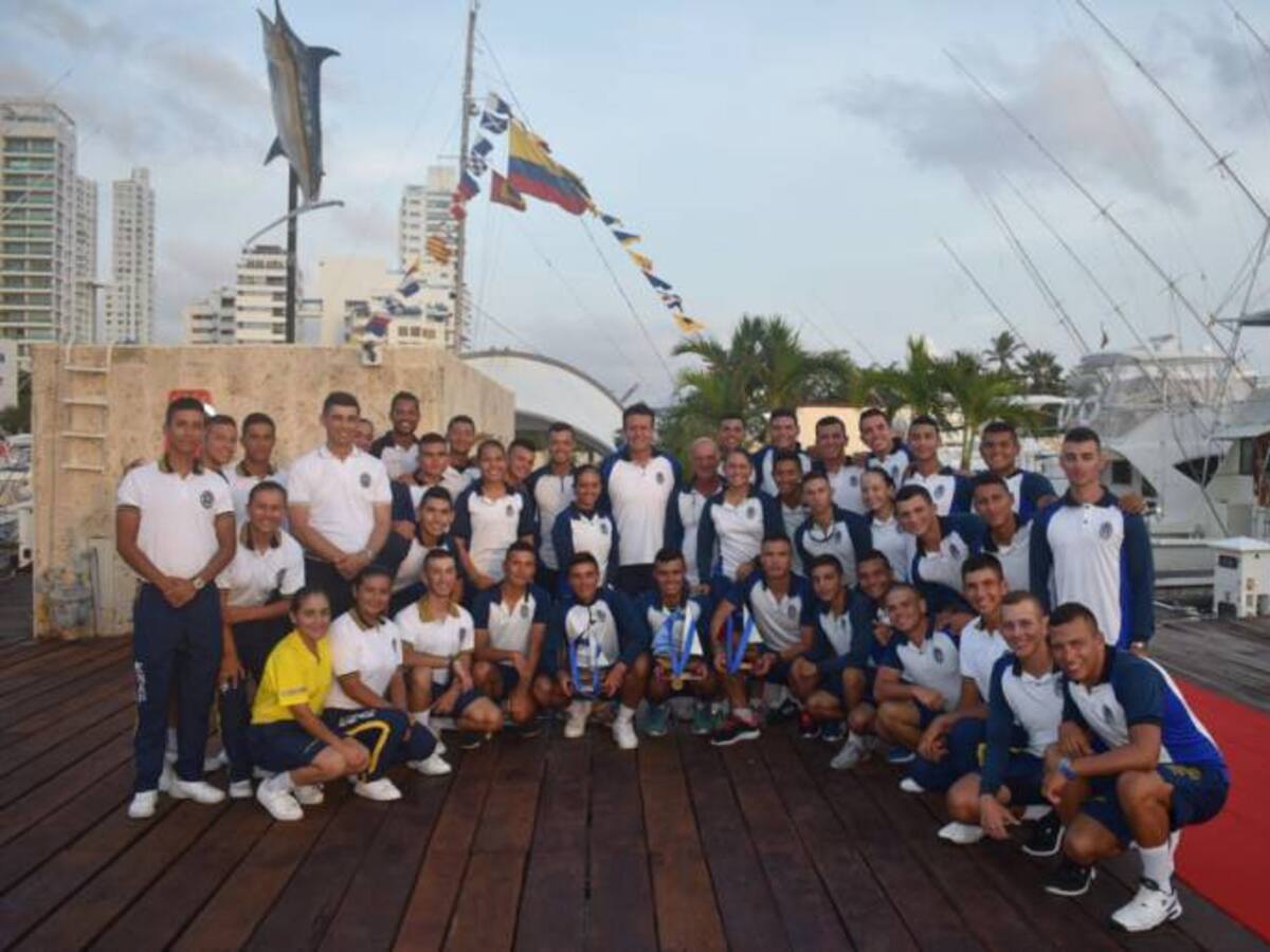Veleros de la Escuela Naval participaron en ciclo de regatas en Cartagena