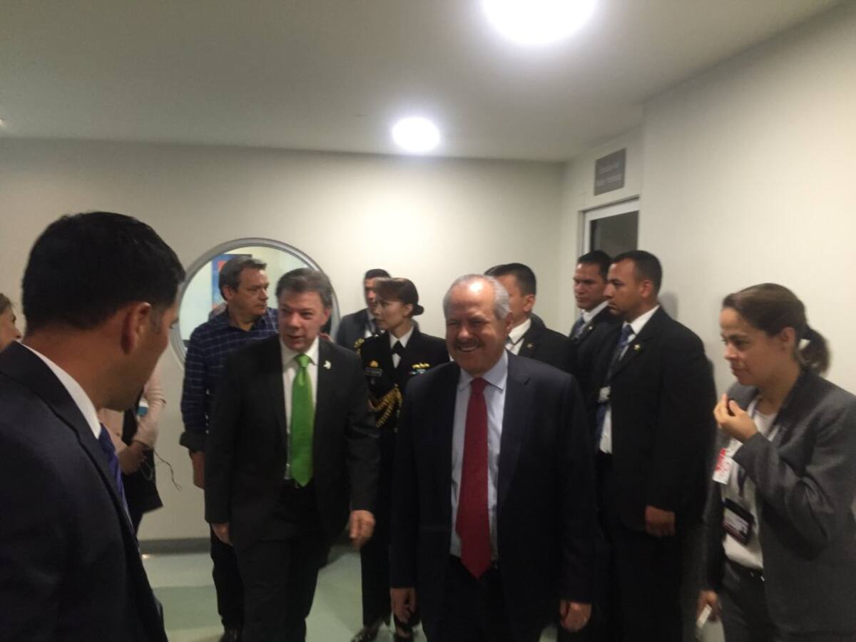 El presidente Santos partió desde las instalaciones de Caracol Radio, con destino a la ciudad de Tunja, donde se realizará la posesión del nuevo ministro de Justicia, Jorge Londoño Ulloa. 