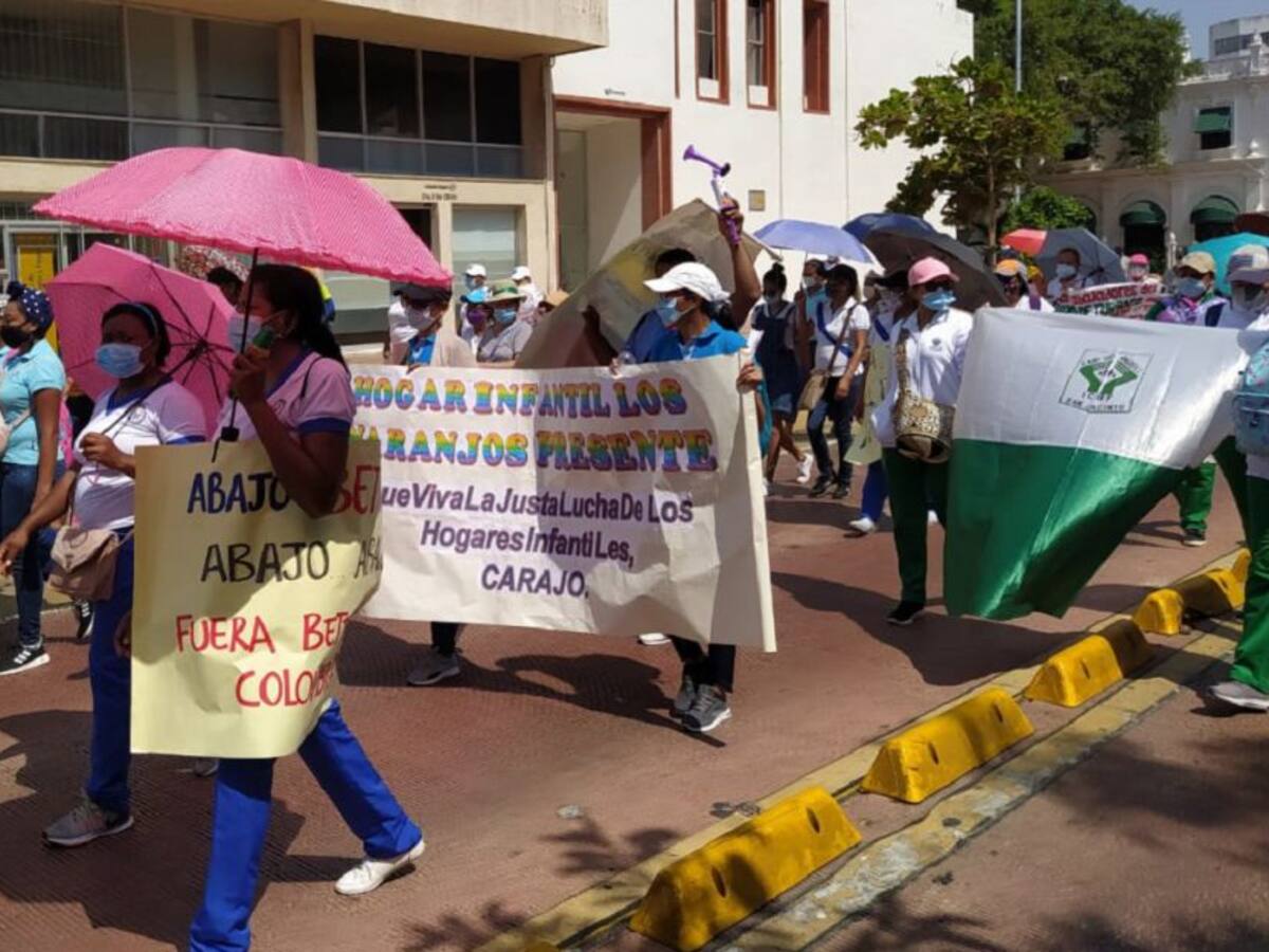 Trabajadores de hogares infantiles en Cartagena realizan manifestación