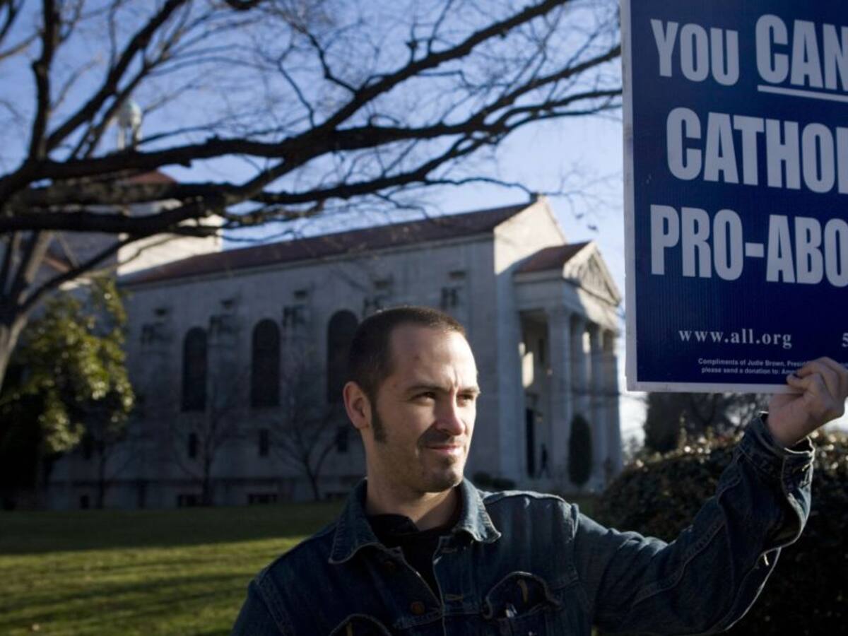 Obispos de EE.UU. buscan que políticos católicos no puedan apoyar el aborto