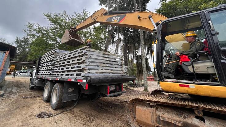 Inició la instalación del puente militar en la vía Matanza