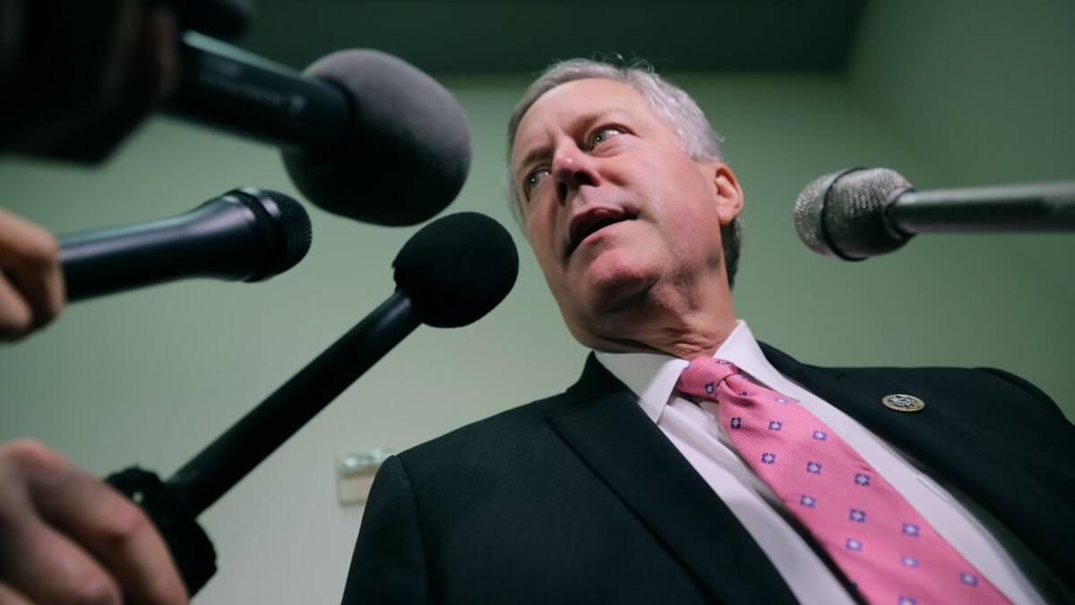 Cámara baja de EEUU denuncia a ex jefe de gabinete de Trump por desacato