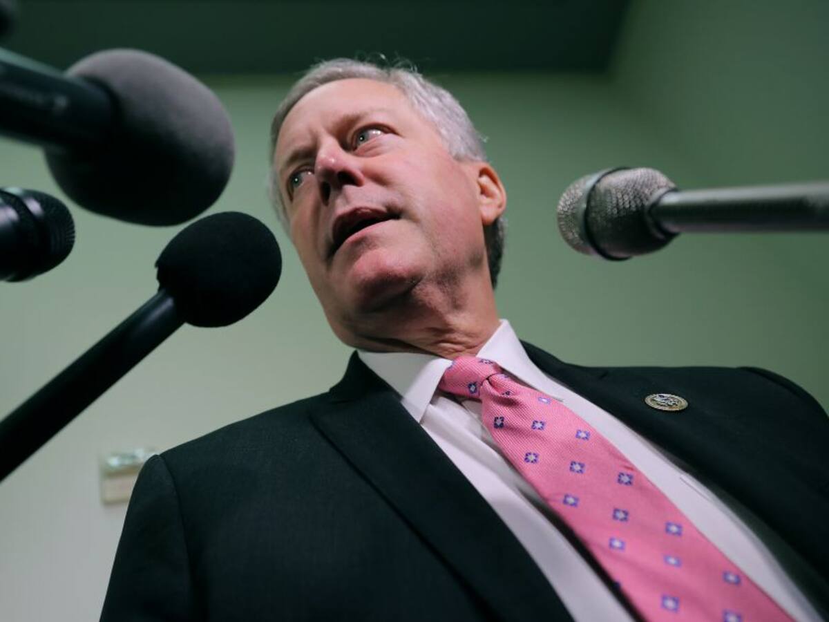 Cámara baja de EEUU denuncia a ex jefe de gabinete de Trump por desacato