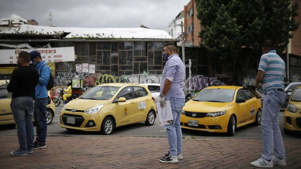 Taxistas de Cali lanzan la campaña "En mi taxi, sin tapabocas ni pio"