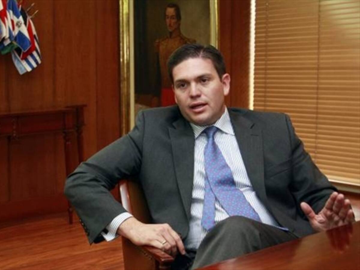 Son inaceptables interceptaciones a Humberto De la Calle: Mindefensa